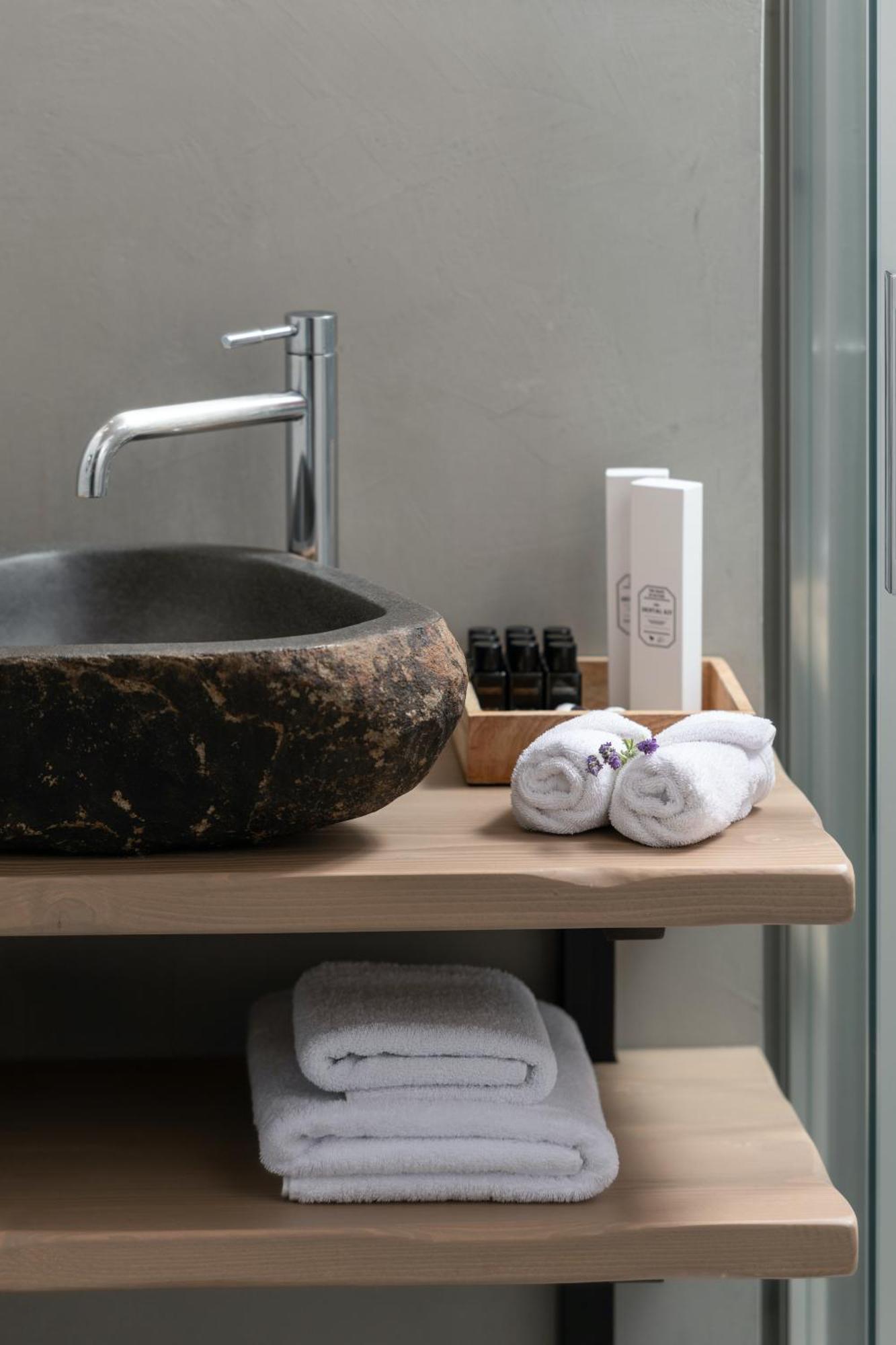 Evora Luxury Suites Mega Chorio Екстериор снимка