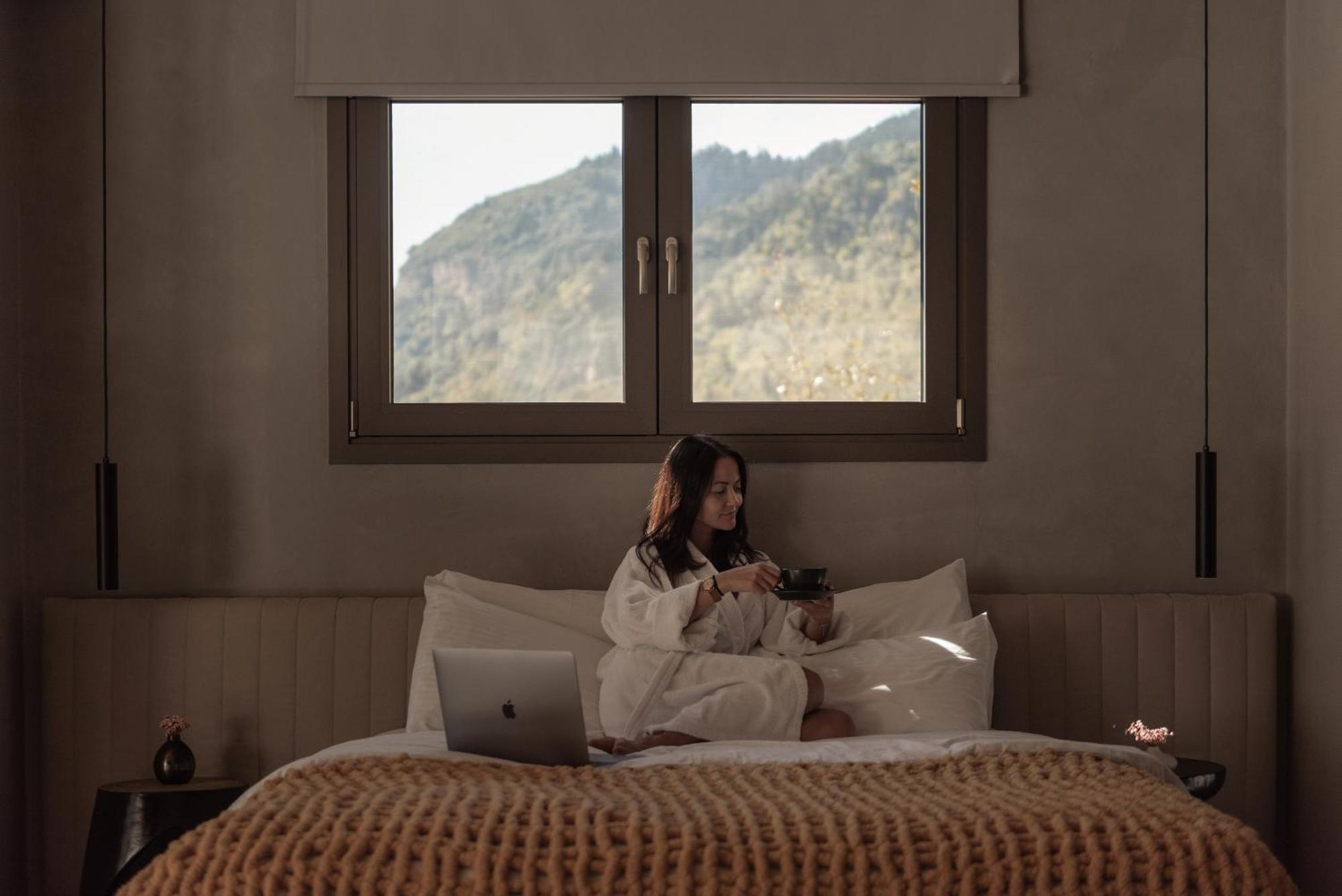 Evora Luxury Suites Mega Chorio Екстериор снимка
